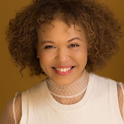 portrait photo of Zoe Sivak