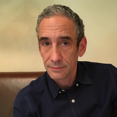 portrait photo of Douglas Rushkoff