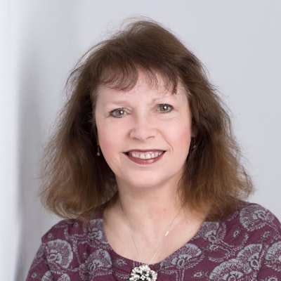 portrait photo of Lesley Eames