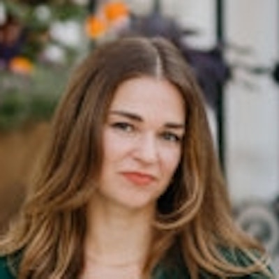 portrait photo of Jennifer Herrera