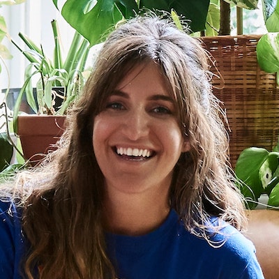 portrait photo of Jenna Holmes
