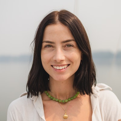 portrait photo of Elayna Carausu