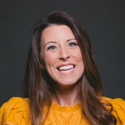 portrait photo of Jeniffer Dake