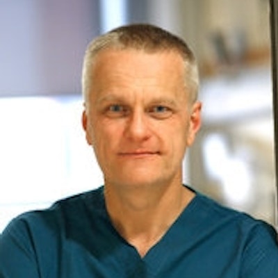 portrait photo of W. Lee Warren, M.D.