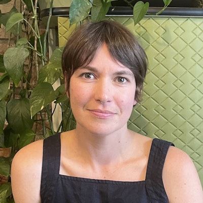 portrait photo of Robyn Dennison