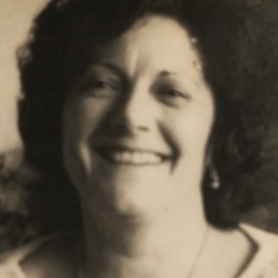 portrait photo of Miriam Smith