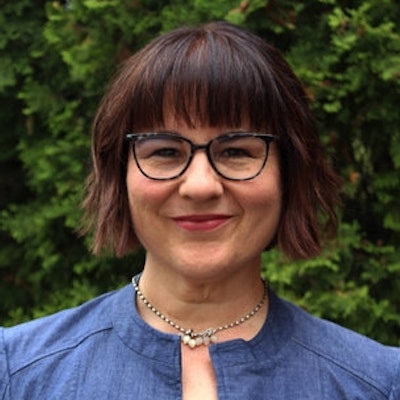 portrait photo of Lisa Peers