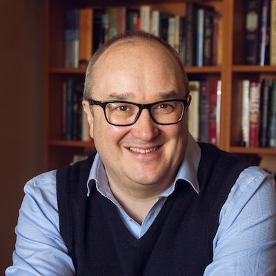 portrait photo of Dominic Sandbrook