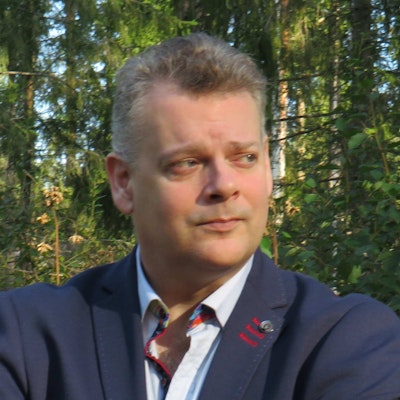 portrait photo of Jonathan Clements