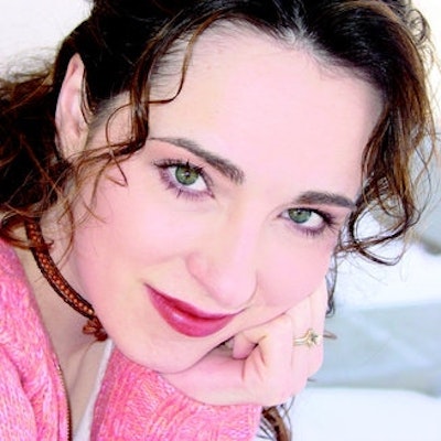 portrait photo of Leslie Ludy