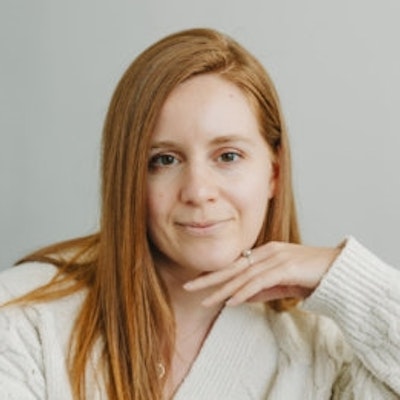 portrait photo of Lauren Connolly
