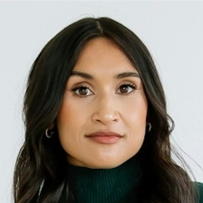 portrait photo of Sarah Chapelle