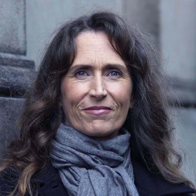 portrait photo of Rose Carlyle