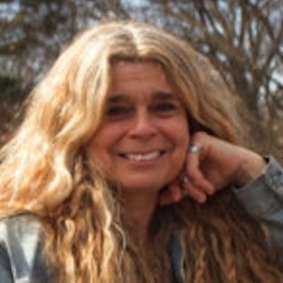 portrait photo of Laura Pratt