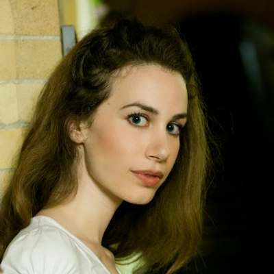 portrait photo of Lauren Kirshner