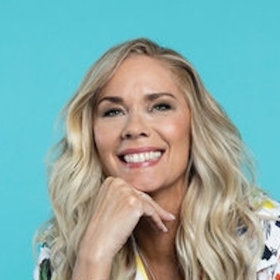 portrait photo of Leanne Morgan