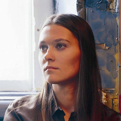 portrait photo of Irina Denezhkina