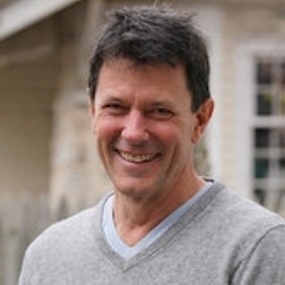 portrait photo of Tom Rosshirt