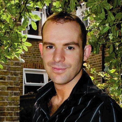portrait photo of Martin Lewis
