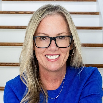 portrait photo of Vi Keeland
