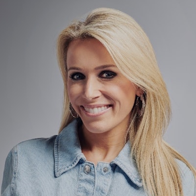 portrait photo of Lara Lewington