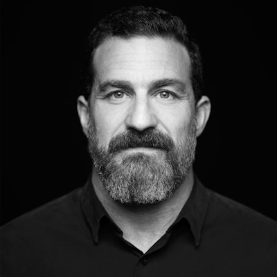 portrait photo of Andrew Huberman