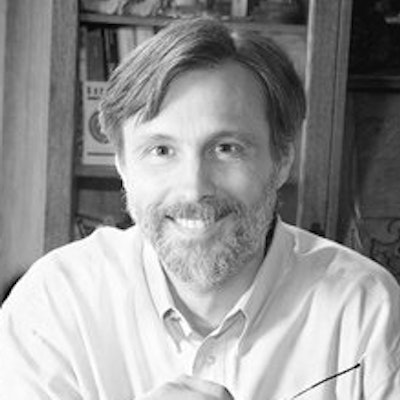 portrait photo of Thom Hartmann