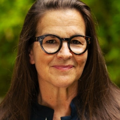 portrait photo of Annie Jacobsen