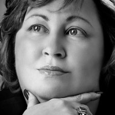 portrait photo of Kay Hooper