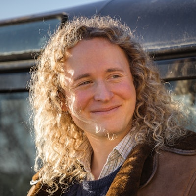 portrait photo of Bob Dickinson