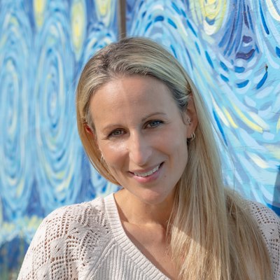 portrait photo of Shara Curlett