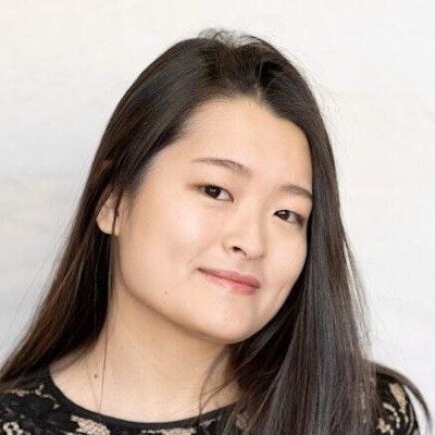 portrait photo of Julia Riew