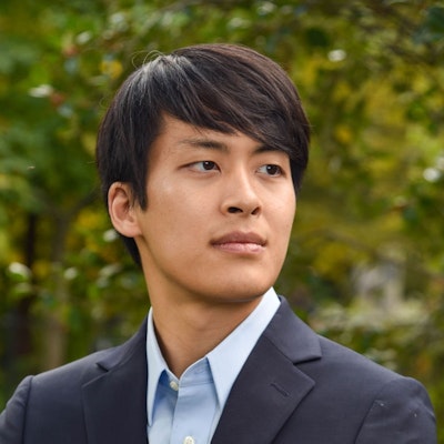 portrait photo of Brad Riew