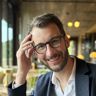 portrait photo of Stephen Fishbach