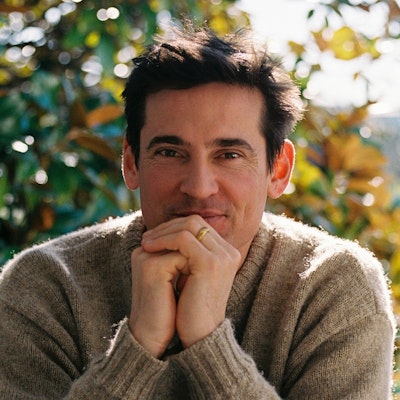 portrait photo of Tom Hishon