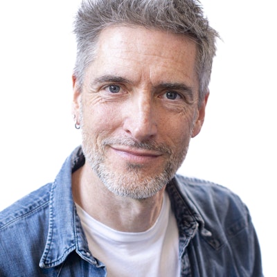 portrait photo of Tim Warnes