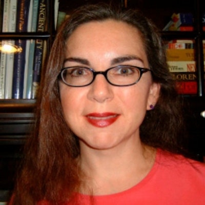 portrait photo of Emma Holly