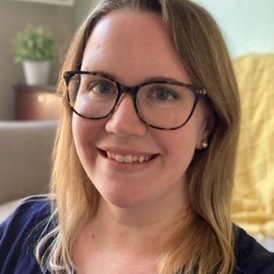 portrait photo of Amanda Robinson, LPC, RPT