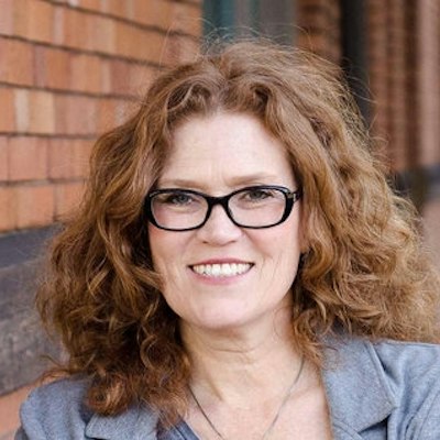 portrait photo of Susan Reagan