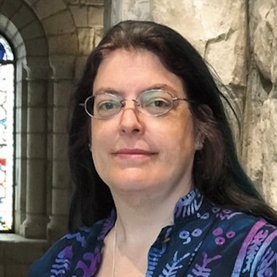 portrait photo of Suzanne Palmer