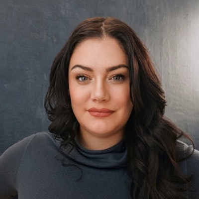 portrait photo of Sarah Hartshorne