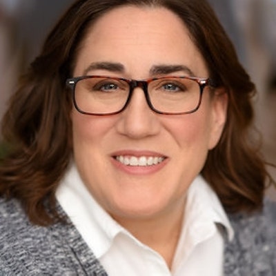 portrait photo of Beth Pinsker, CFP®