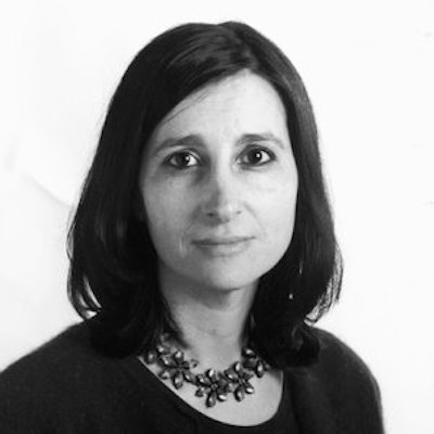 portrait photo of Robbyn Swan