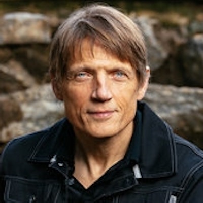 portrait photo of Jonathan Fenske