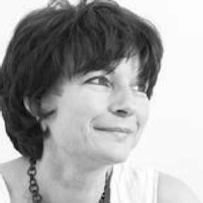 portrait photo of Suzanne Timbers