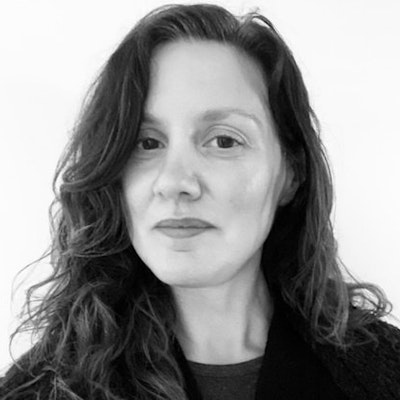 portrait photo of Sarah Pedry