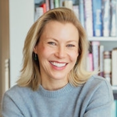portrait photo of Stacey Lindsay