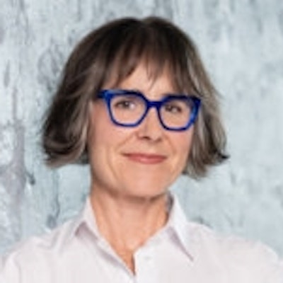 portrait photo of Liz Bucar