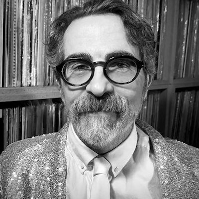 portrait photo of Barry Walters