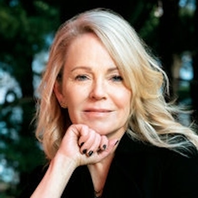 portrait photo of Dani Shapiro